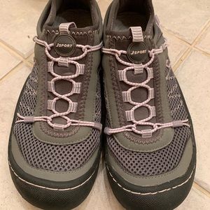 Jsport water shoes size 6 women’s. Great!!
